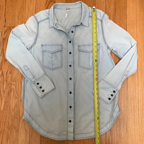 Free People 100% Cotton light blue button down size S - Picture 7 of 7